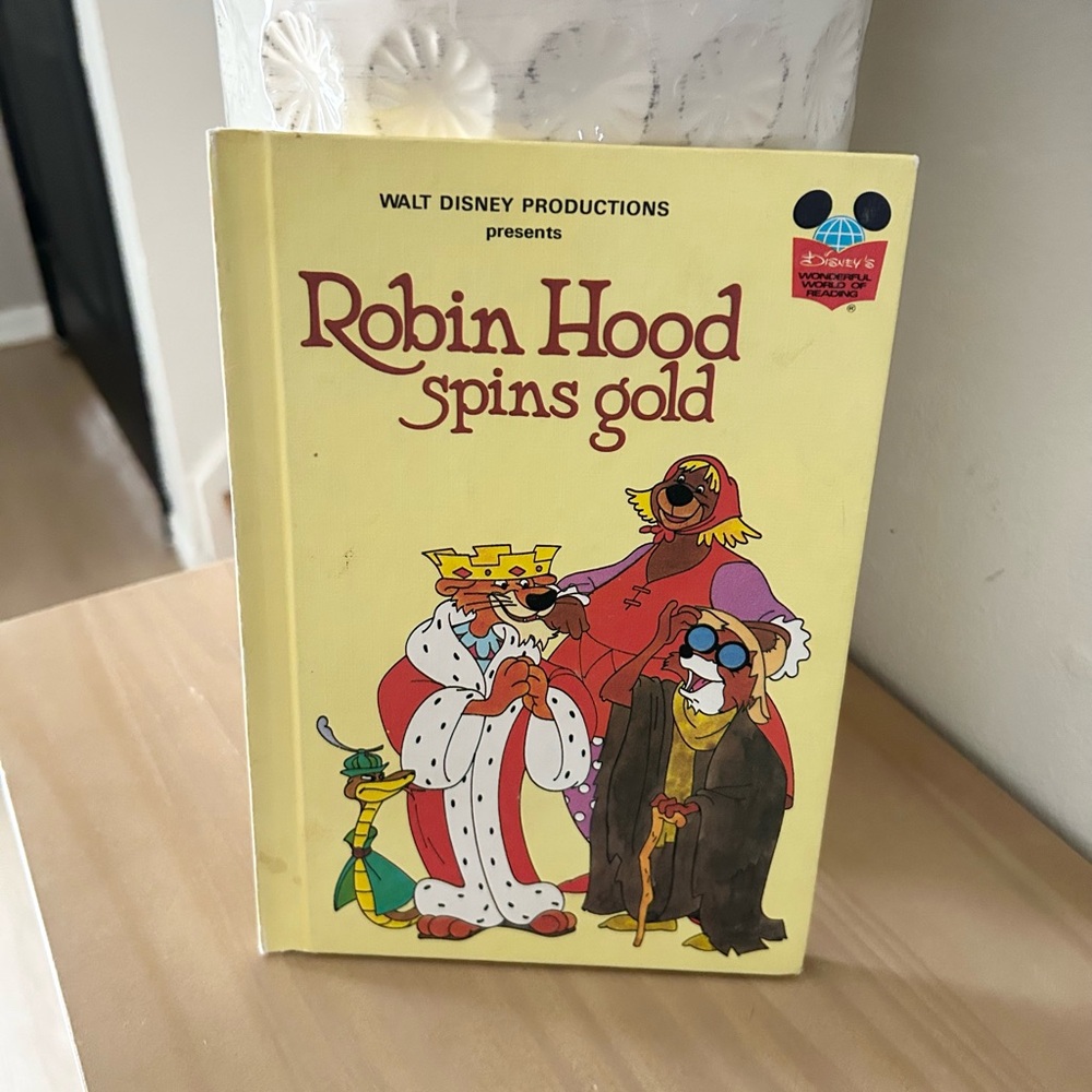 Disney 1979 Vintage Robin Hood Spins Gold Hardcover Wonderful World of Reading